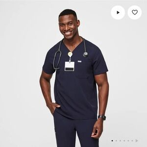 Figs Leon three-pocket scrub top - navy
